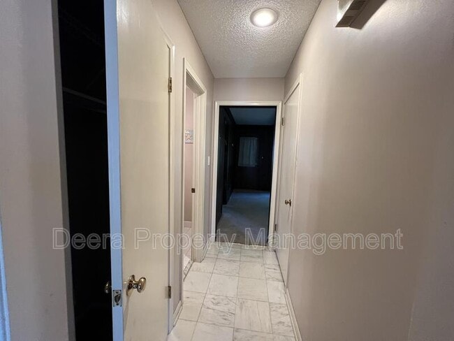 Building Photo - 8506 W 98th St