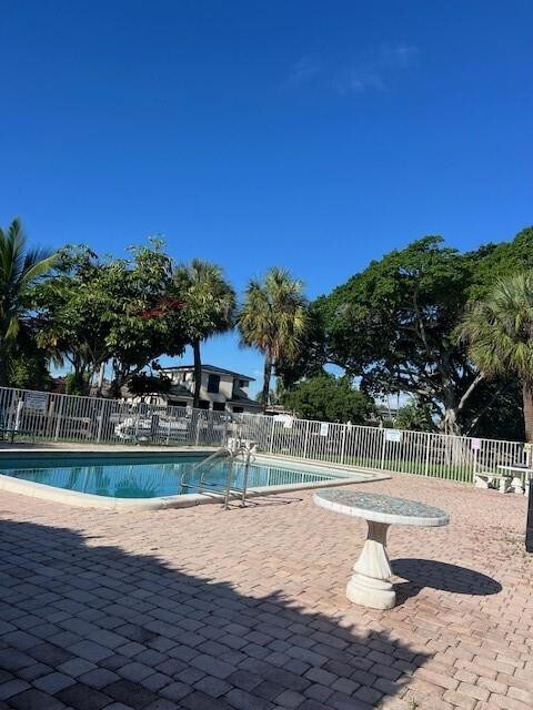 Building Photo - 201 SE 6th Ave