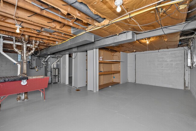 Building Photo - 13 Anthony Ln