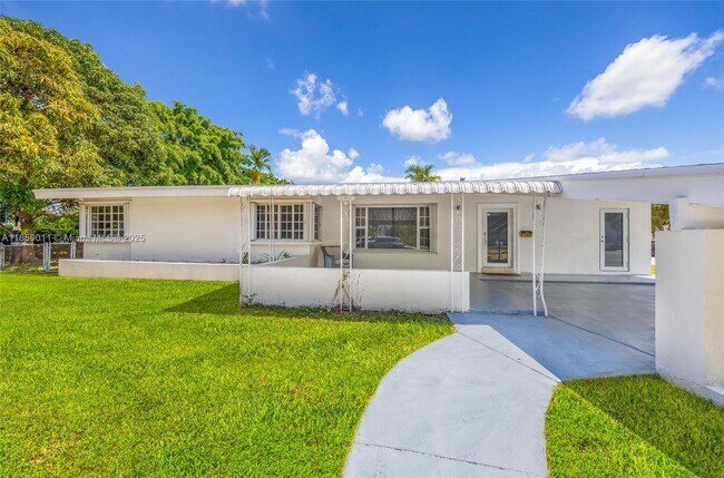 Primary Photo - 1700 N Treasure Dr