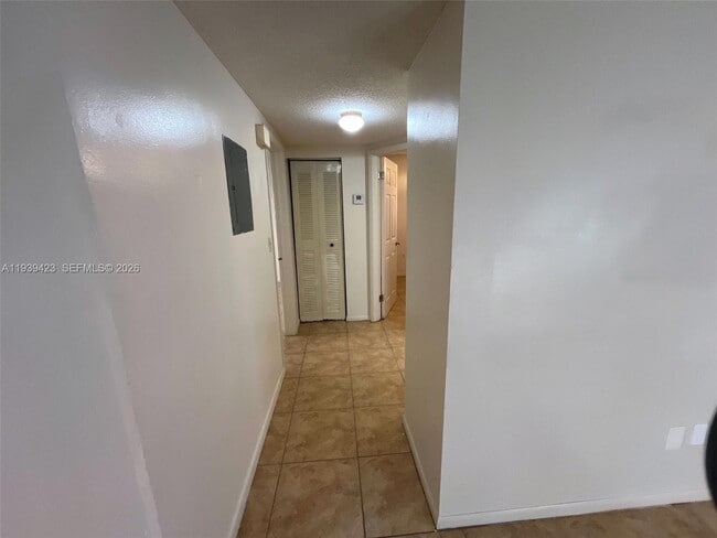 Building Photo - 5300 W 21st Ct