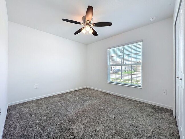 Building Photo - 4/2 Groveland Home with Solar Panels-MOVE IN SPECAIL: ONE MONTH FREE RENT