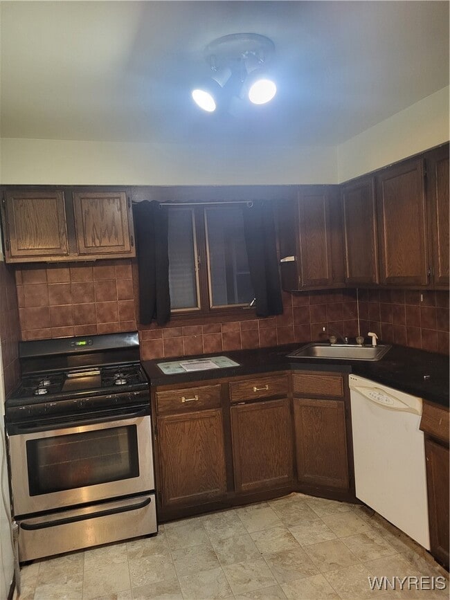 Building Photo - 267 Crestwood Ave