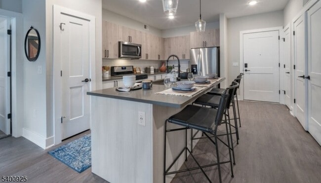 Building Photo - 100 Union St