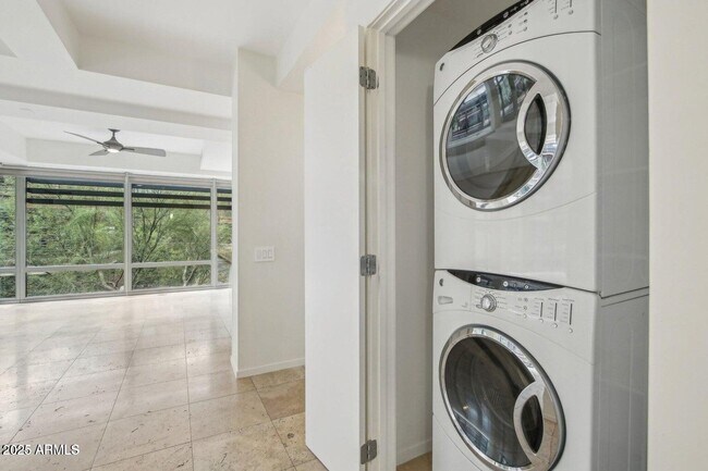Building Photo - 7131 E Rancho Vista Dr