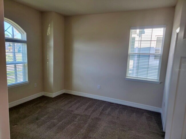 Building Photo - 2414 Riverbank Cv