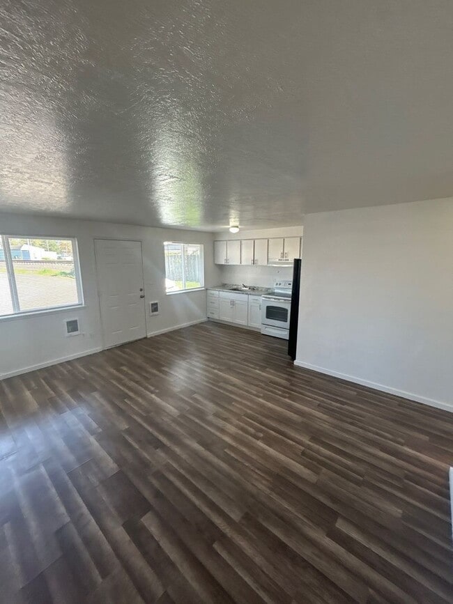 Building Photo - 576 Hill St SE