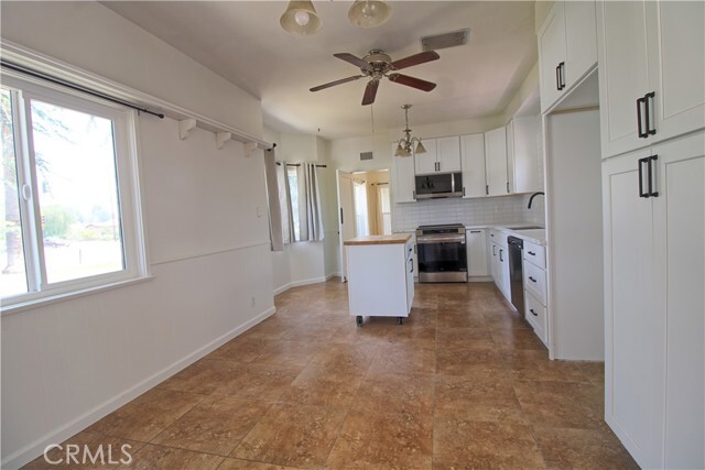Building Photo - 3208 N Arrowhead Ave