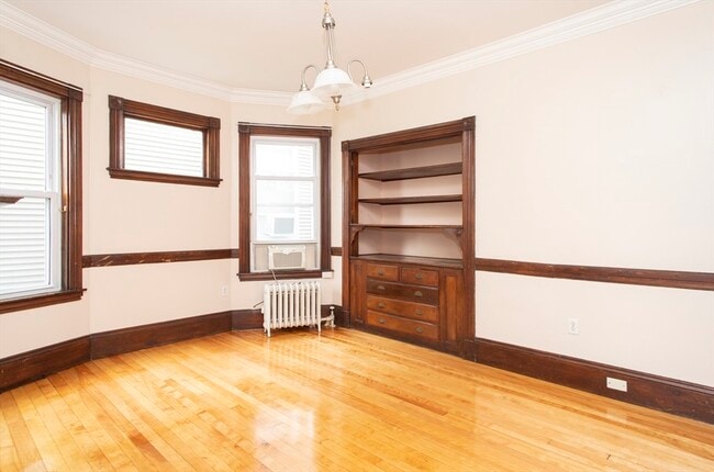 Building Photo - 17 Bellflower St