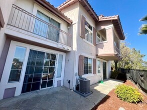 Building Photo - Beautiful 2 Bedroom / 2 Bath Condo in Ranc...