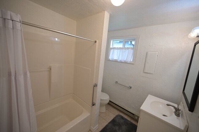 Building Photo - 2 bed 1.2 bath in Sequim