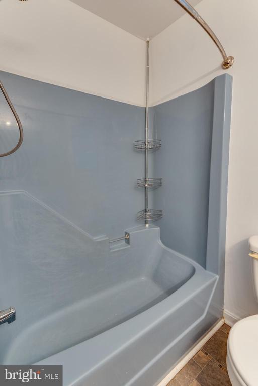 Building Photo - 8413 Manor View Rd