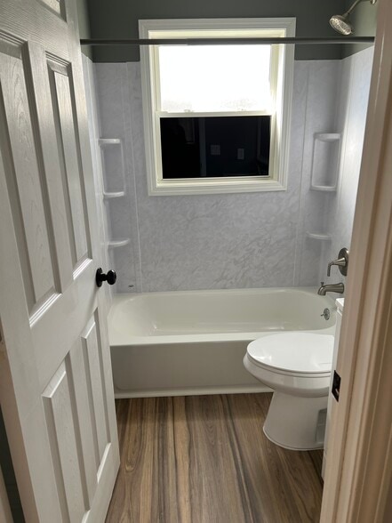 main bathroom - 6435 Myron Ave