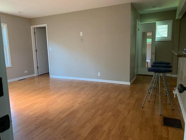 Building Photo - 5411 W Lake Shore Dr