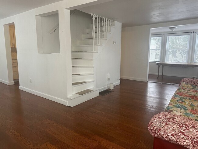 Building Photo - 904 Middle St