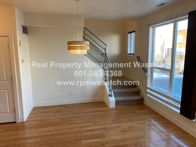 Building Photo - Modern 2 bed, 1 bath Townhome in Daybreak