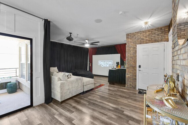 Building Photo - 10809 Garden Mist Dr