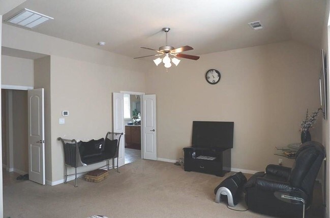 Building Photo - 1019 Amesbury Dr