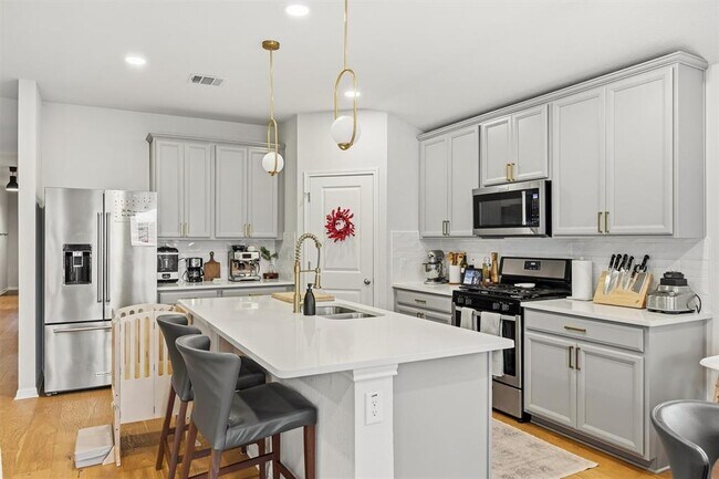 Building Photo - 6604 Coalinga Ln