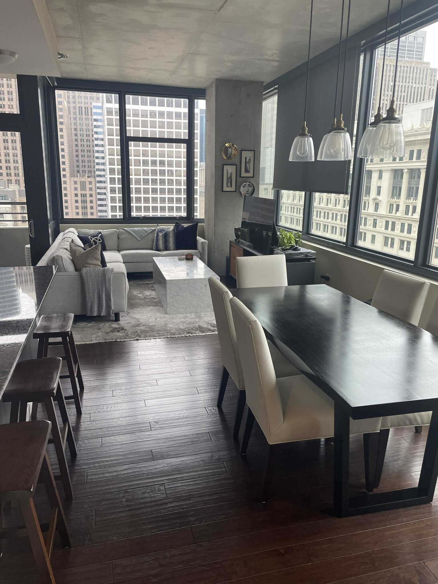 Building Photo - 235 W Van Buren St