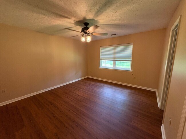 Building Photo - 133 John Glenn Dr