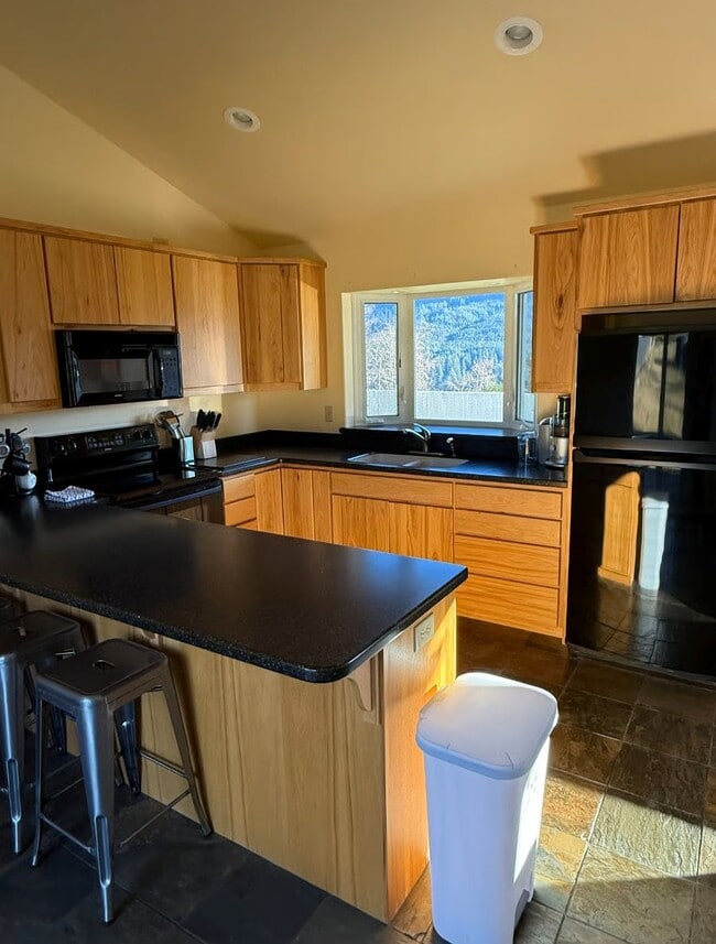 Building Photo - 17561 Gardner Ridge Rd