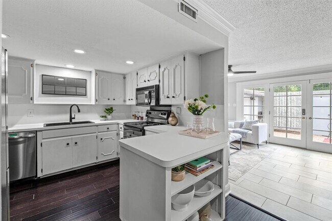 Building Photo - 6109 Bullard Dr