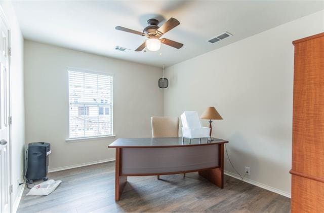 Building Photo - 2212 Canterbury Park Dr