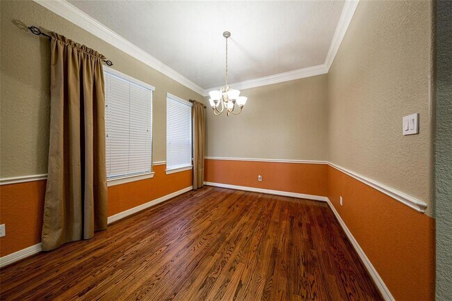 Building Photo - 2938 Royal Oaks Crest