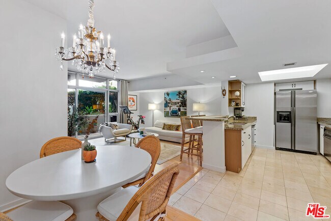 Building Photo - 13700 Marina Pointe Dr