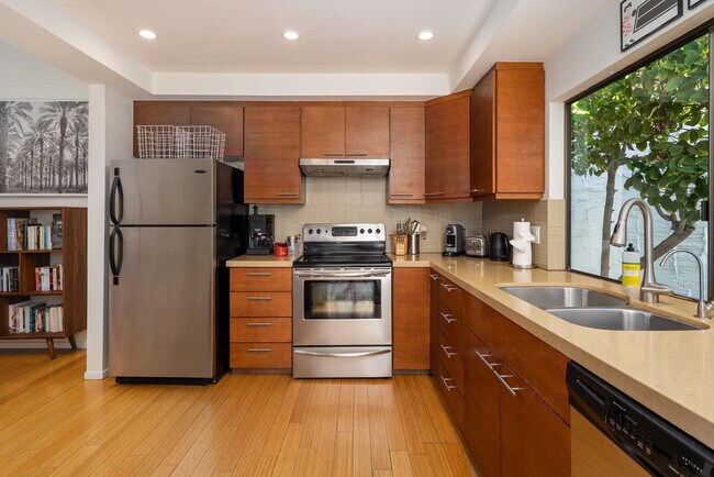 Building Photo - 2356 S Linden Way