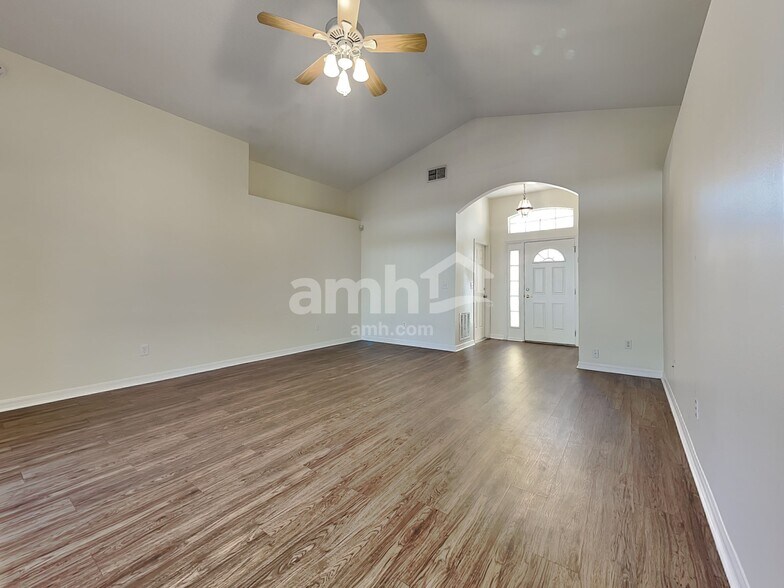 Building Photo - 1028 Chelsea Parc Dr