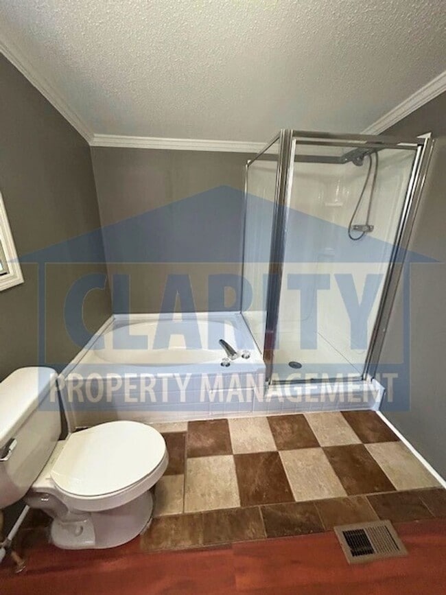 Building Photo - Three bedroom home w/ fenced in yard!