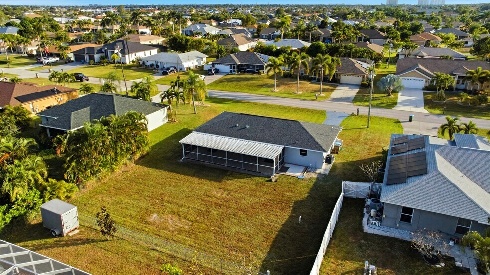 Building Photo - 1145 SW 44th Ter