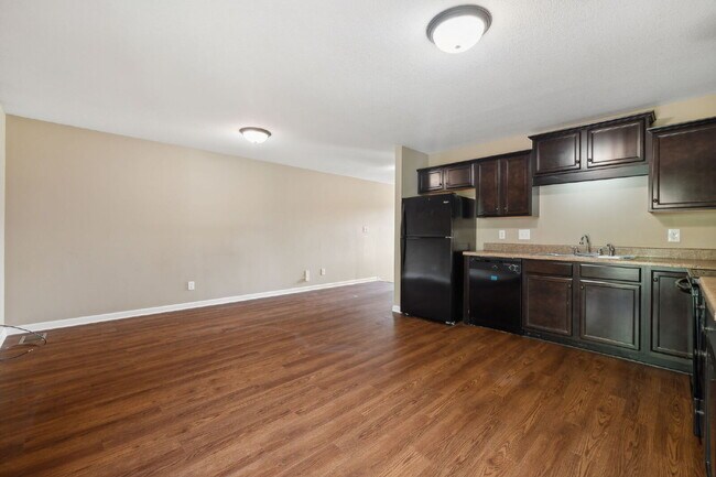 Building Photo - 1723 B THISTLEWOOD DR. Clarksville, TN 37042