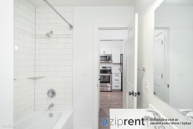 Building Photo - 2 br, 1 bath House - 828 Southeast Cedar S...