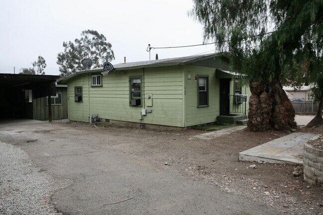 Building Photo - Available now! 2ba 1 ba single story home.
