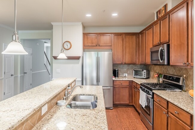 Building Photo - Beautiful 3-Bed, 2.5 Bath Townhome Available on 8/15!