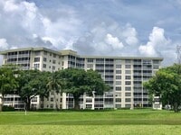 Building Photo - 2940 N Course Dr