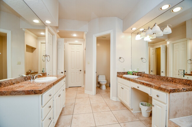 Building Photo - 14206 Jade Cove Dr