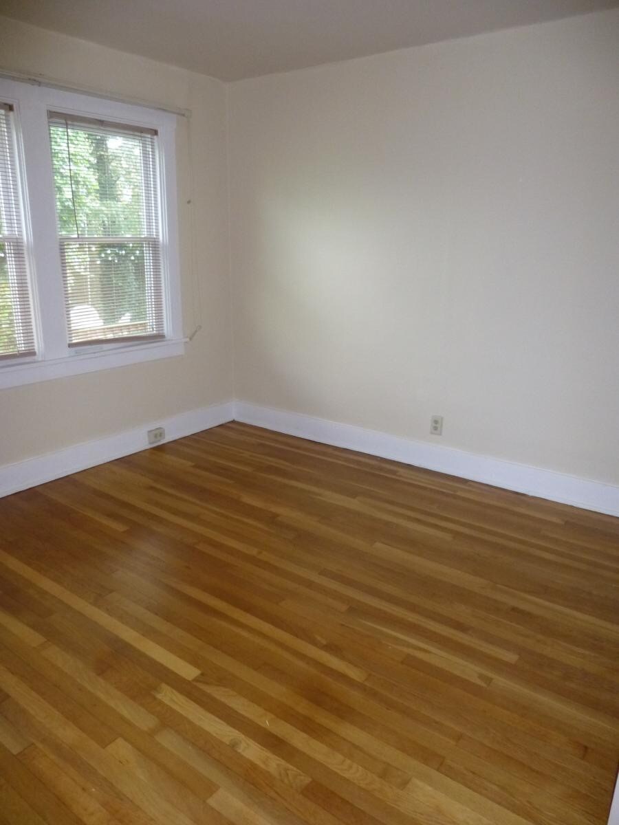 Building Photo - 940 Mirror St