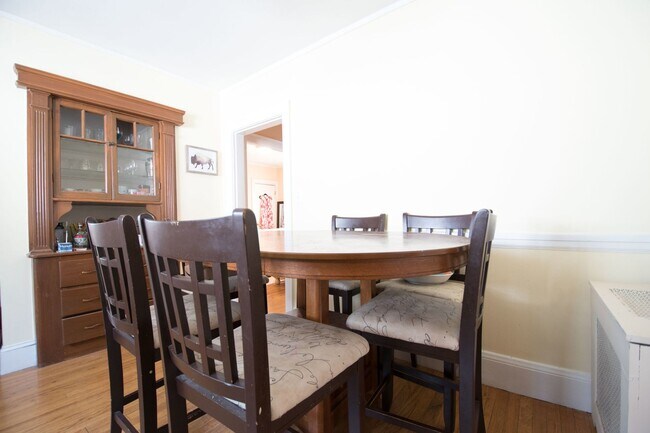 Building Photo - Amazing 3 bath in Brighton!!