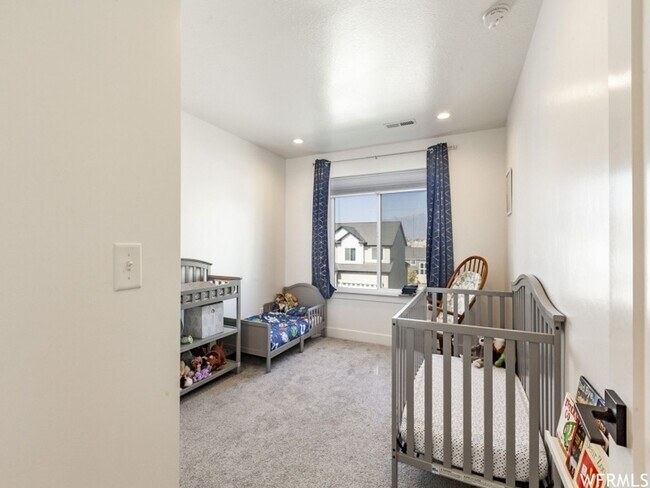Building Photo - Spacious Open Floor Plan Available Soon!