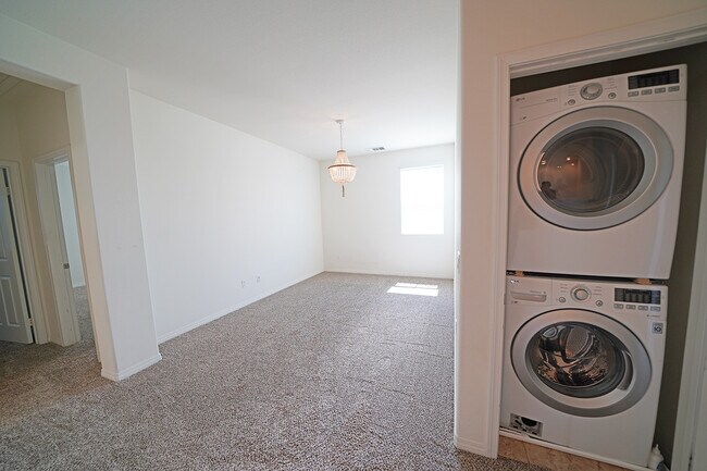 Building Photo - 28635 N Pietro Dr