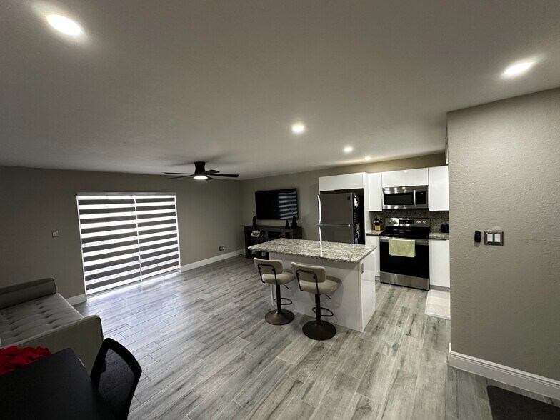 Building Photo - 2200 Howell Branch Rd