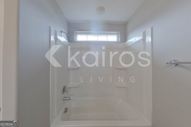 Building Photo - 300 Hemlock Ct