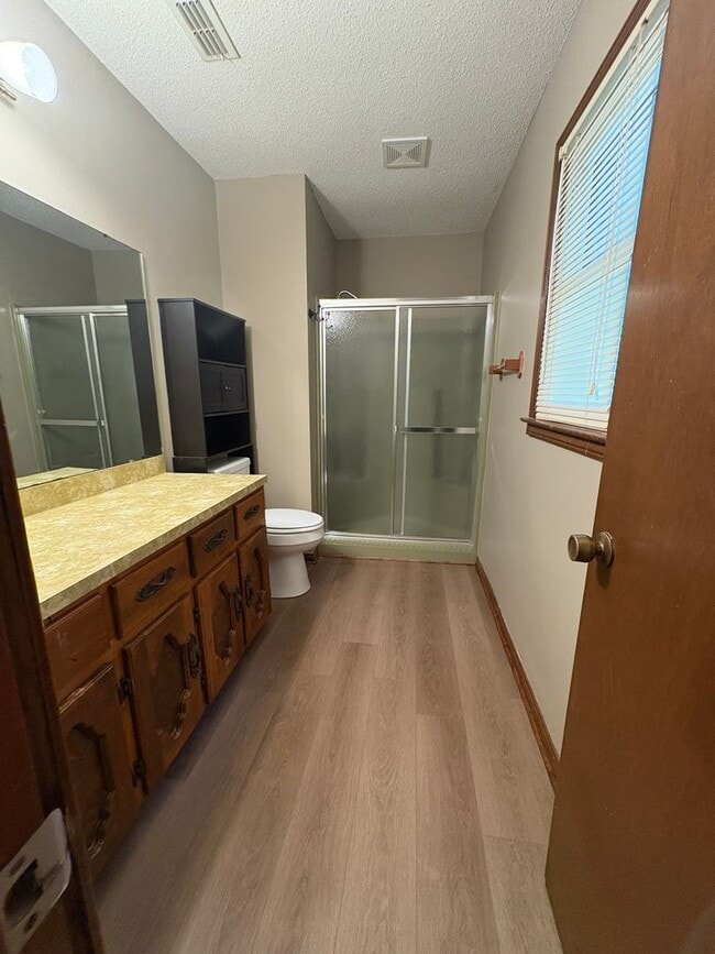 Building Photo - Valley Hills Subdivision - Detached Garage...