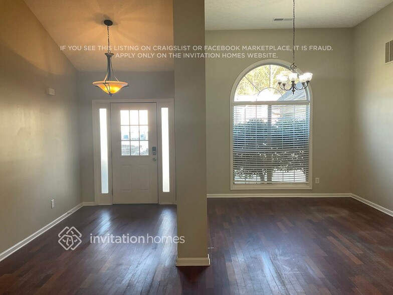 Building Photo - 660 Peachtree Trails Dr