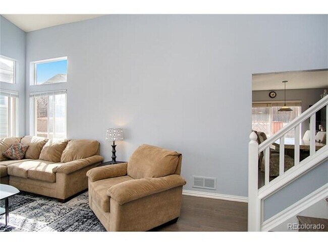 Building Photo - Beautiful single family home with 4 bed an...