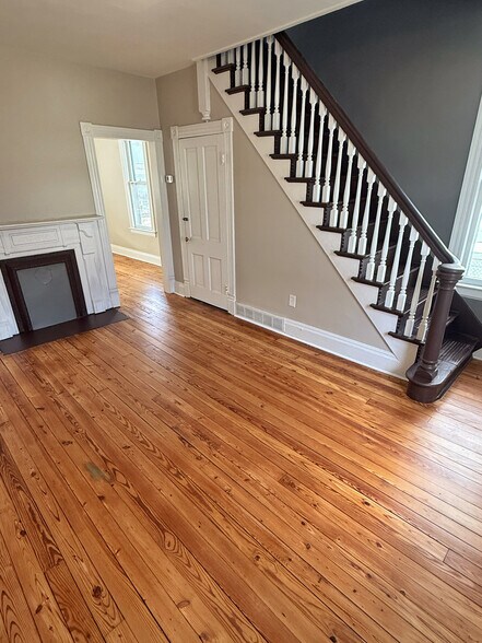 Building Photo - 49 Lynwood Ave